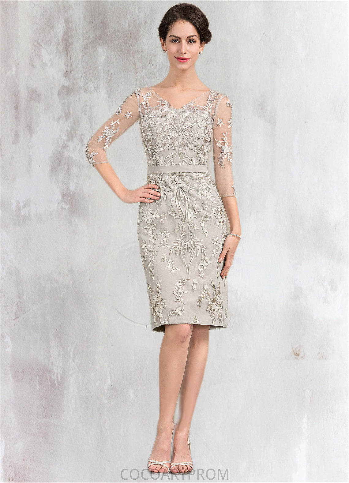 Liz Sheath/Column V-neck Knee-Length Lace Mother of the Bride Dress DA8126P0014570