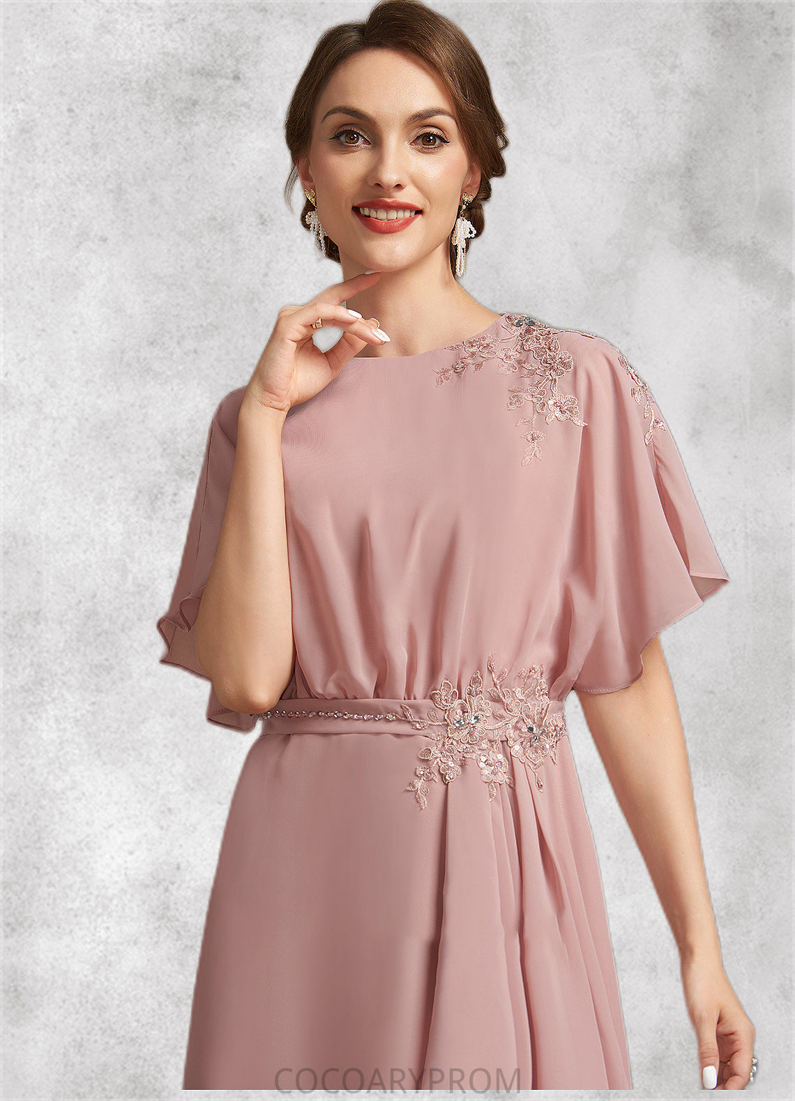 Samara Sheath/Column Scoop Neck Knee-Length Chiffon Mother of the Bride Dress With Appliques Lace DA8126P0014829