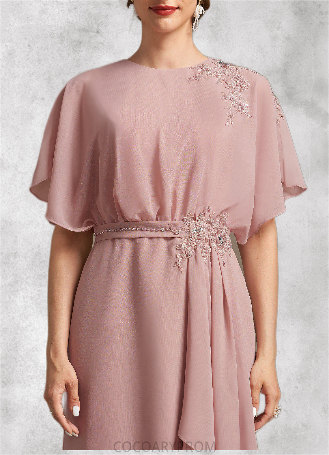 Samara Sheath/Column Scoop Neck Knee-Length Chiffon Mother of the Bride Dress With Appliques Lace DA8126P0014829