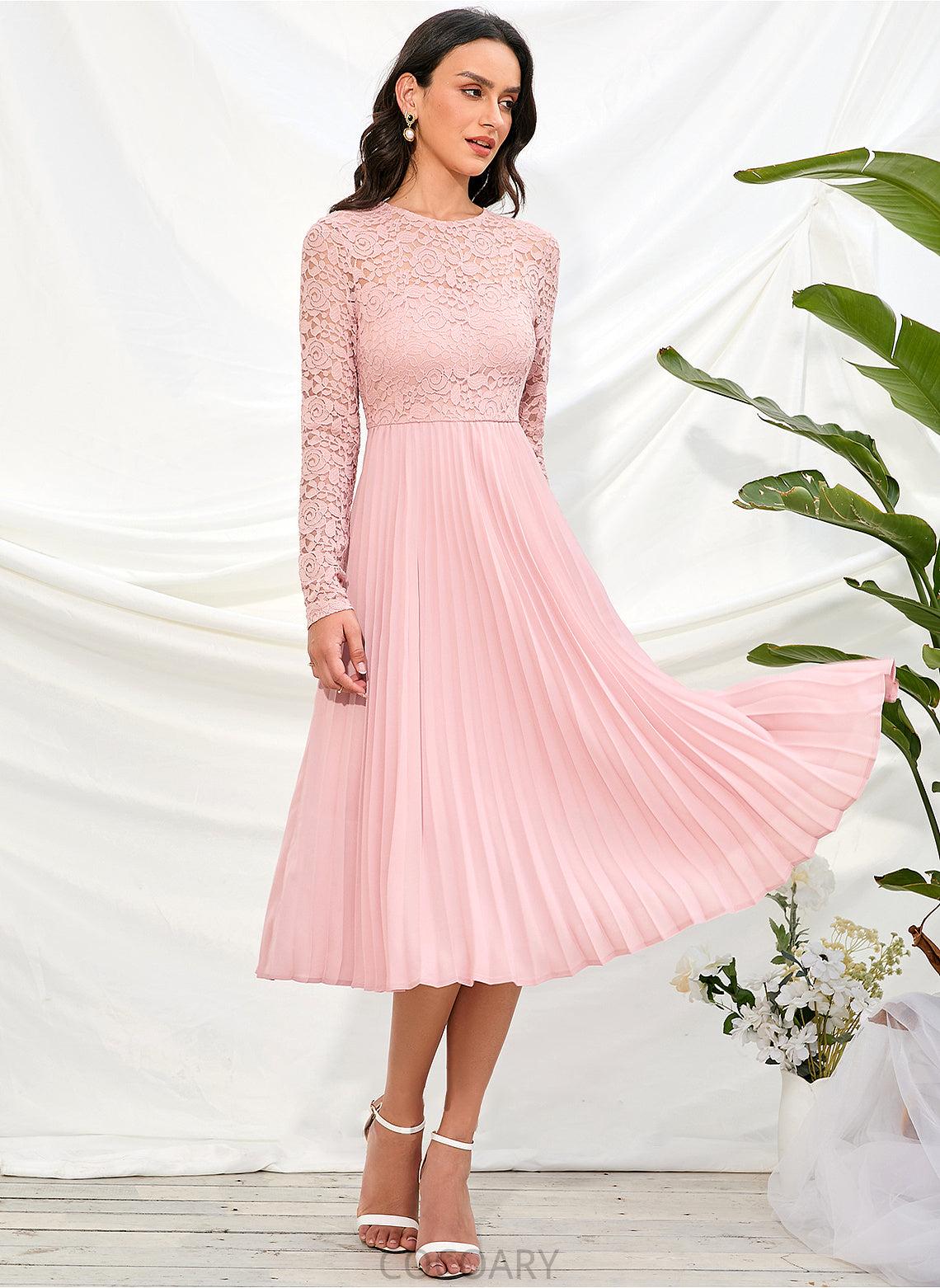 Straps Length Sleeves Fabric Lace A-Line Sleeve Knee-Length Silhouette Zoie Sleeveless Halter Bridesmaid Dresses